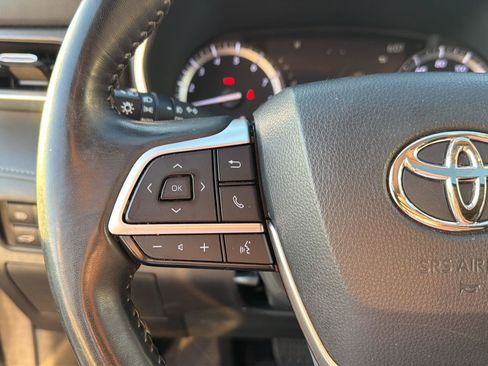Used 2022 Toyota Highlander XLE FWD image 22