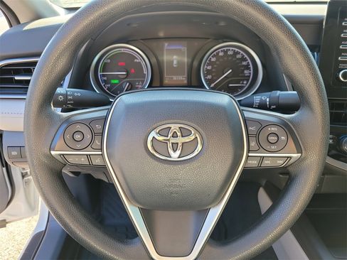 Used 2021 Toyota Camry LE image 18