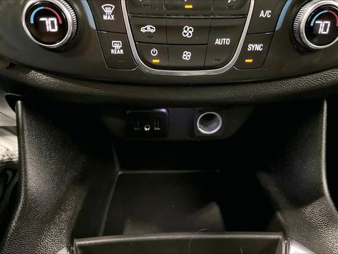Used 2022 Chevrolet Traverse LS AWD/4WD image 27