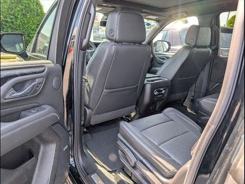 Used 2024 GMC Yukon XL Denali image 16