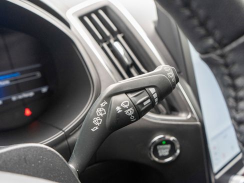 Used 2024 Ford Edge Titanium image 29