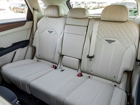 Used 2023 Bentley Bentayga AWD/4WD image 25