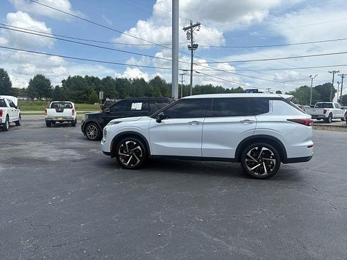 Used 2023 Mitsubishi Outlander SE AWD/4WD image 4