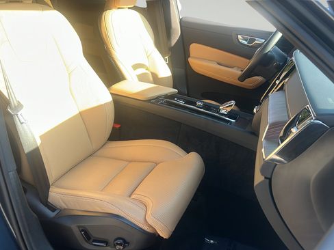 Used 2022 Volvo XC60 B6 Inscription AWD/4WD image 23