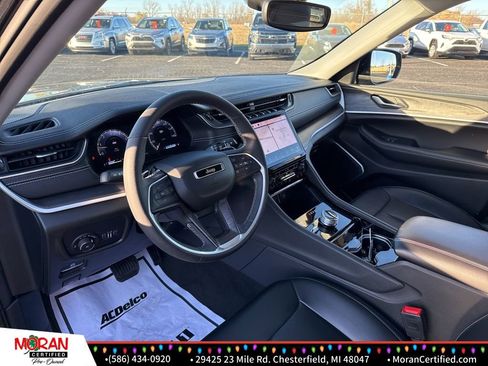 Used 2023 Jeep Grand Cherokee Limited image 15