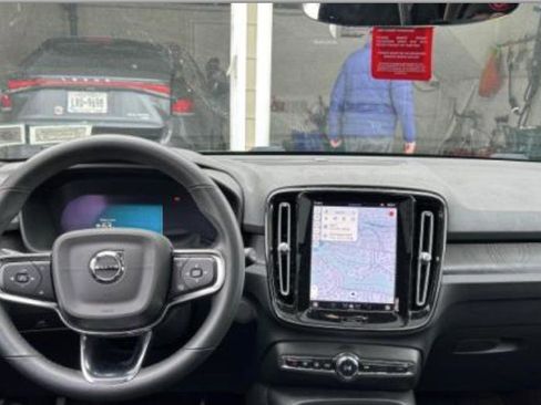 Used 2023 Volvo XC40 Recharge Ultimate image 14