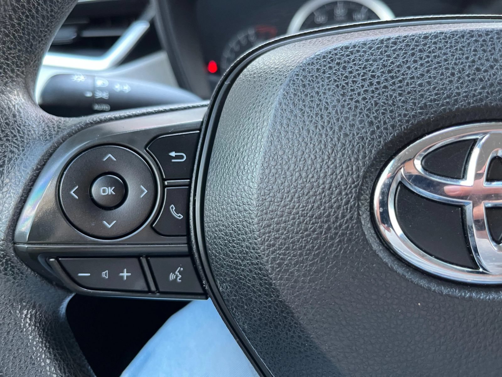 Used 2021 Toyota Corolla LE FWD image 16