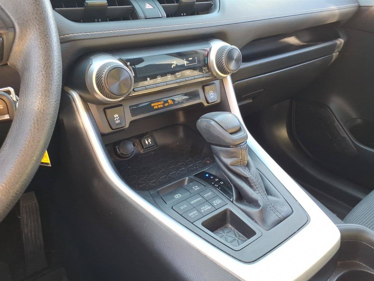 Used 2019 Toyota RAV4 LE w/ All Weather Liner Package AWD/4WD image 13