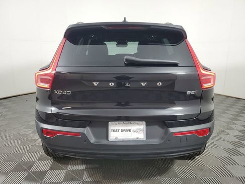 Certified 2025 Volvo XC40 B5 Plus image 7