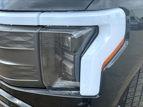 Used 2024 Ford F150 Lightning Lariat image 27