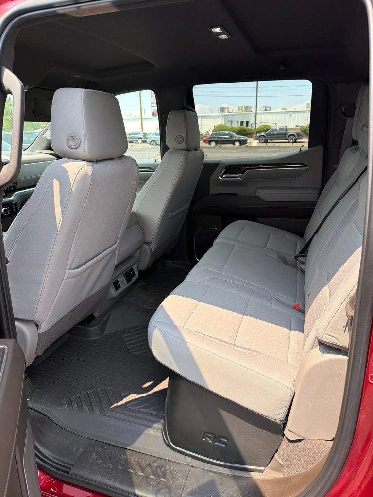 Used 2023 Chevrolet Silverado 1500 LT AWD/4WD image 8