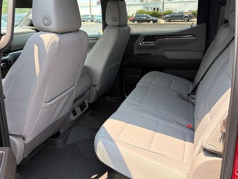 Used 2023 Chevrolet Silverado 1500 LT AWD/4WD image 8