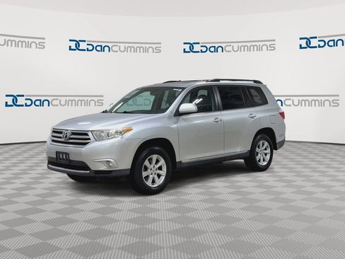 Used 2012 Toyota Highlander SE w/ Tow Pkg FWD image 4