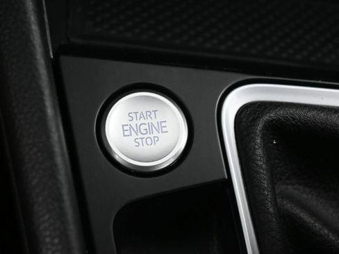 Used 2025 Volkswagen Jetta SE FWD image 23