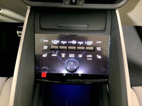 New 2025 Porsche Macan Turbo Electric AWD/4WD image 12