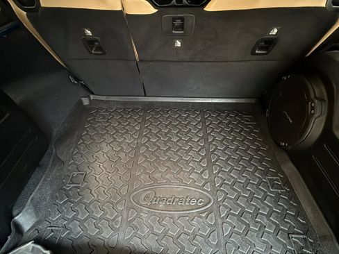 Used 2018 Jeep Wrangler Unlimited Sahara AWD/4WD image 33