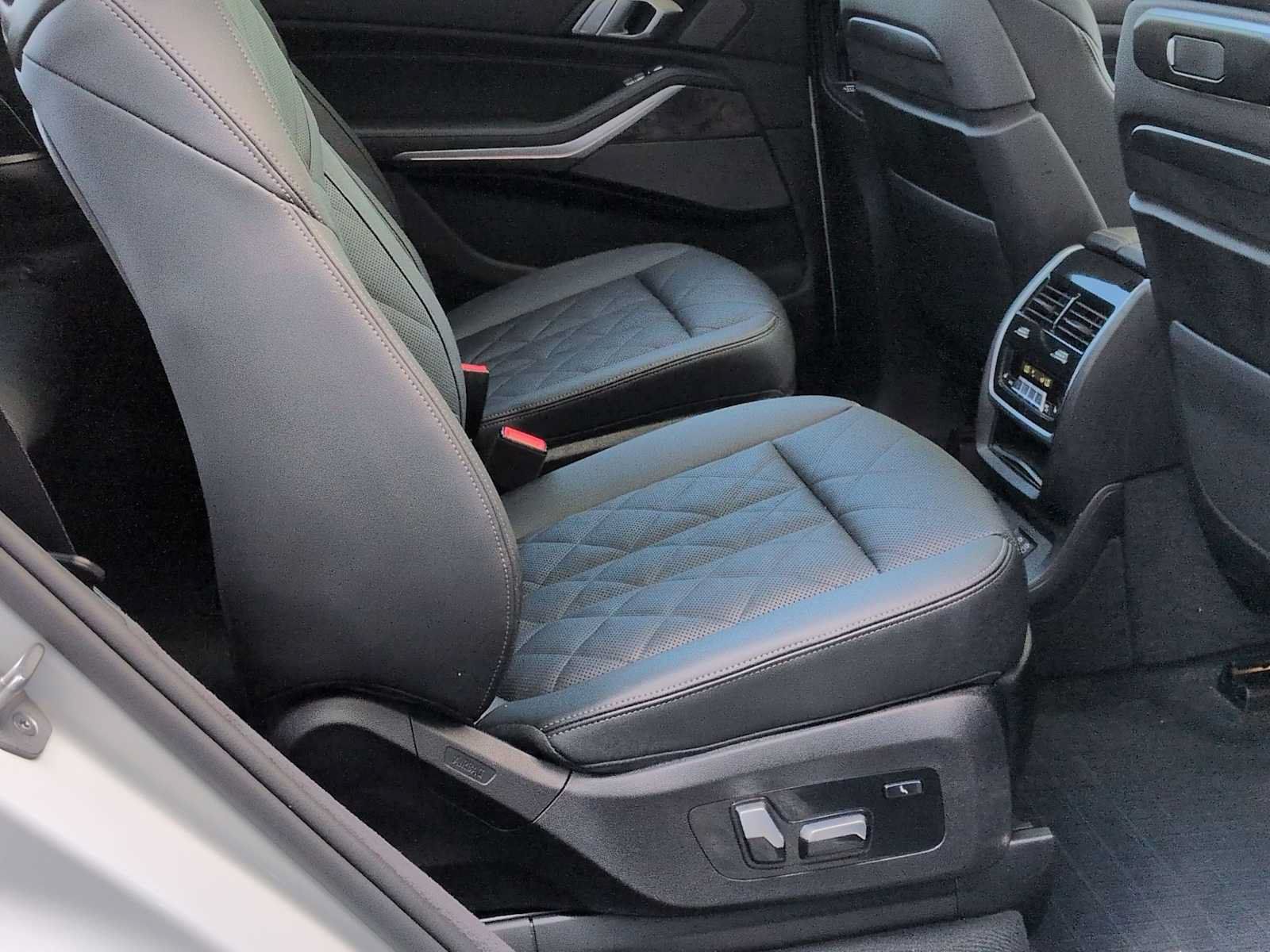 Used 2026 BMW X7 xDrive40i w/ Premium Package AWD/4WD image 22
