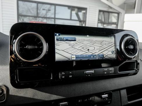 Used 2025 Mercedes-Benz Sprinter 2500 image 17