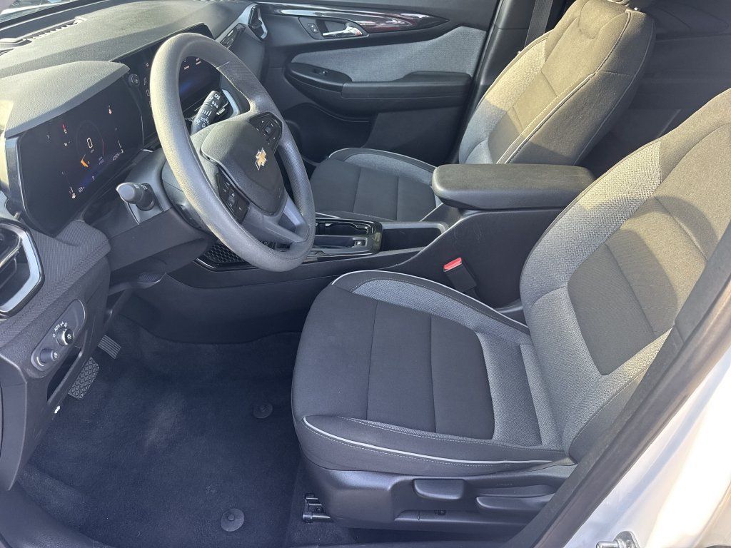 Used 2025 Chevrolet TrailBlazer LT FWD image 9