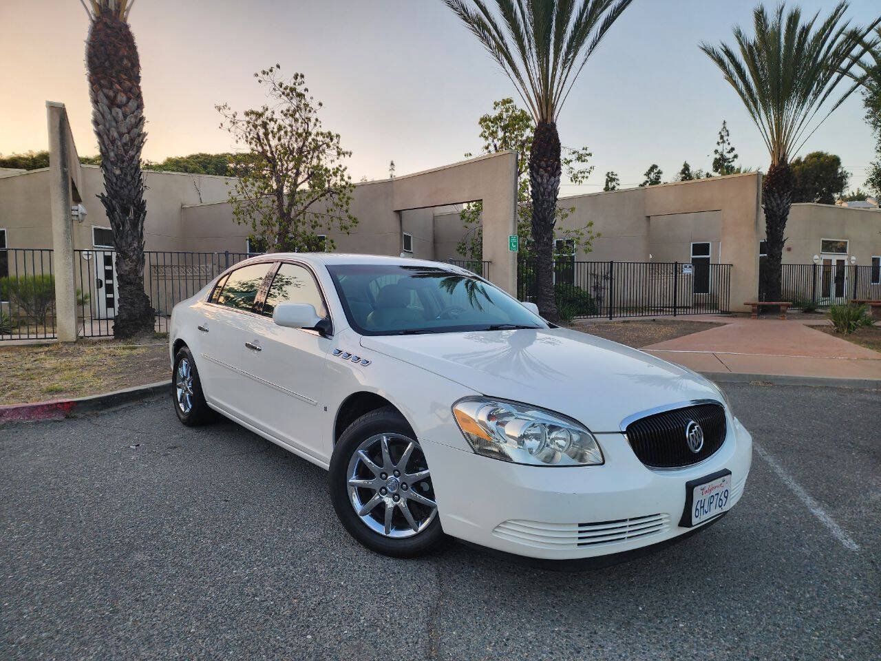 Used 2007 Buick Lucerne CXL w/ Luxury Package FWD image 2