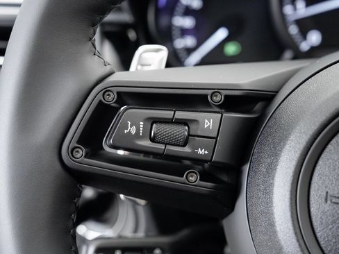 Certified 2025 Porsche Macan image 13