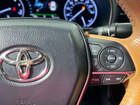 Used 2019 Toyota Avalon Limited image 19