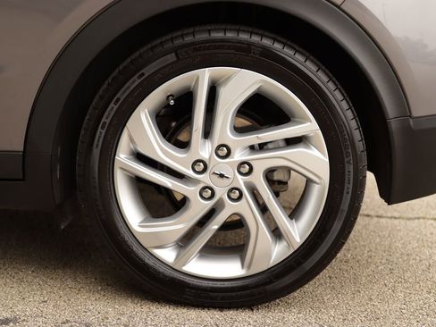 Used 2023 Chevrolet Bolt LT FWD image 34