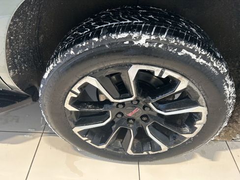 Used 2023 GMC Yukon SLT image 21