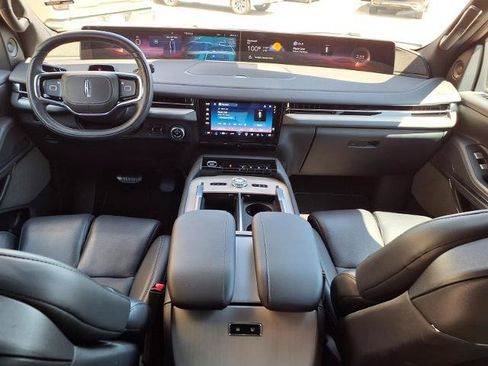 Used 2025 Lincoln Navigator L Reserve w/ Jet Appearance Package AWD/4WD image 4