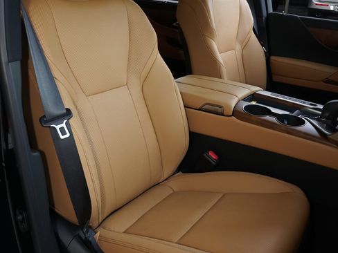 Used 2026 Lexus LX 700h Luxury AWD/4WD image 10