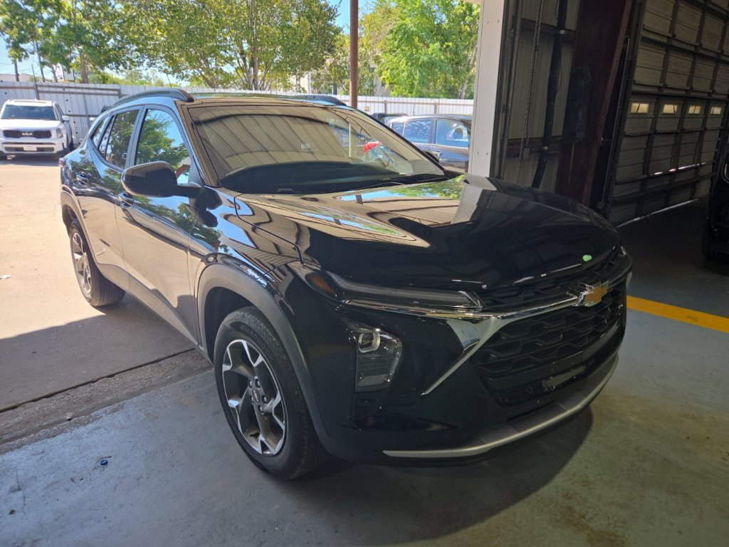 Used 2026 Chevrolet Trax LT FWD image 6