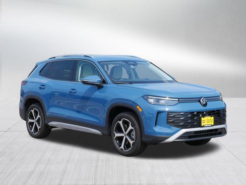 Certified 2025 Volkswagen Tiguan SE AWD/4WD image 1