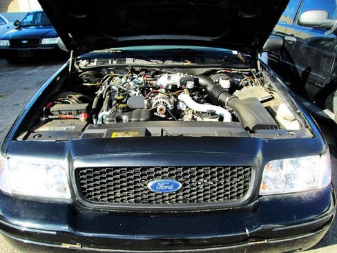 Used 2011 Ford Crown Victoria Police Interceptor w/ Radio Suppression Pkg image 3