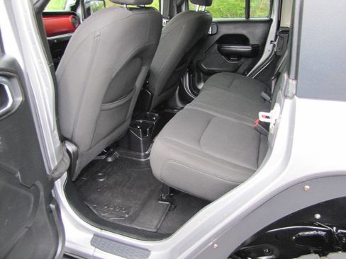 Used 2018 Jeep Wrangler Unlimited Sport S AWD/4WD image 18