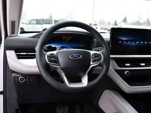 Used 2026 Ford Explorer Active w/ Active Comfort Package image 12