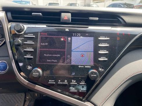 Used 2020 Toyota Camry XLE w/ Sunroof Package FWD image 18