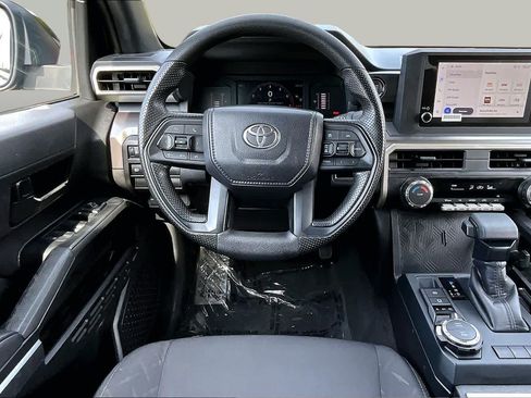 Used 2025 Toyota Tacoma SR5 AWD/4WD image 5