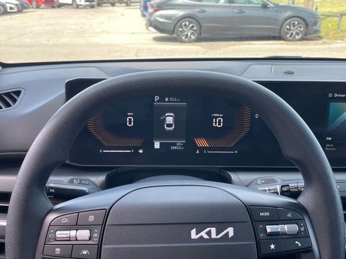 Used 2025 Kia K4 LXS image 39