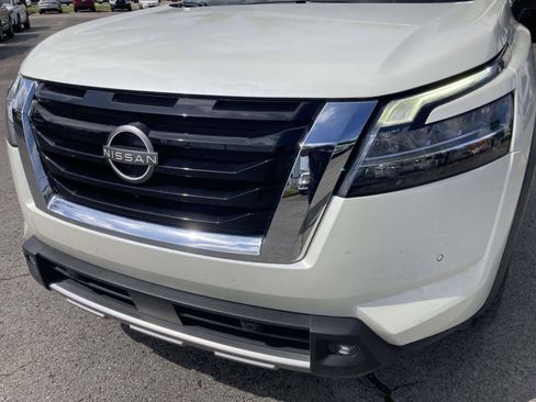 Used 2022 Nissan Pathfinder Platinum w/ Cargo Package FWD image 10