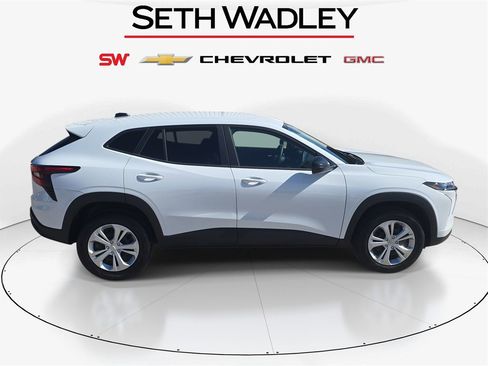 Used 2025 Chevrolet Trax LS image 7