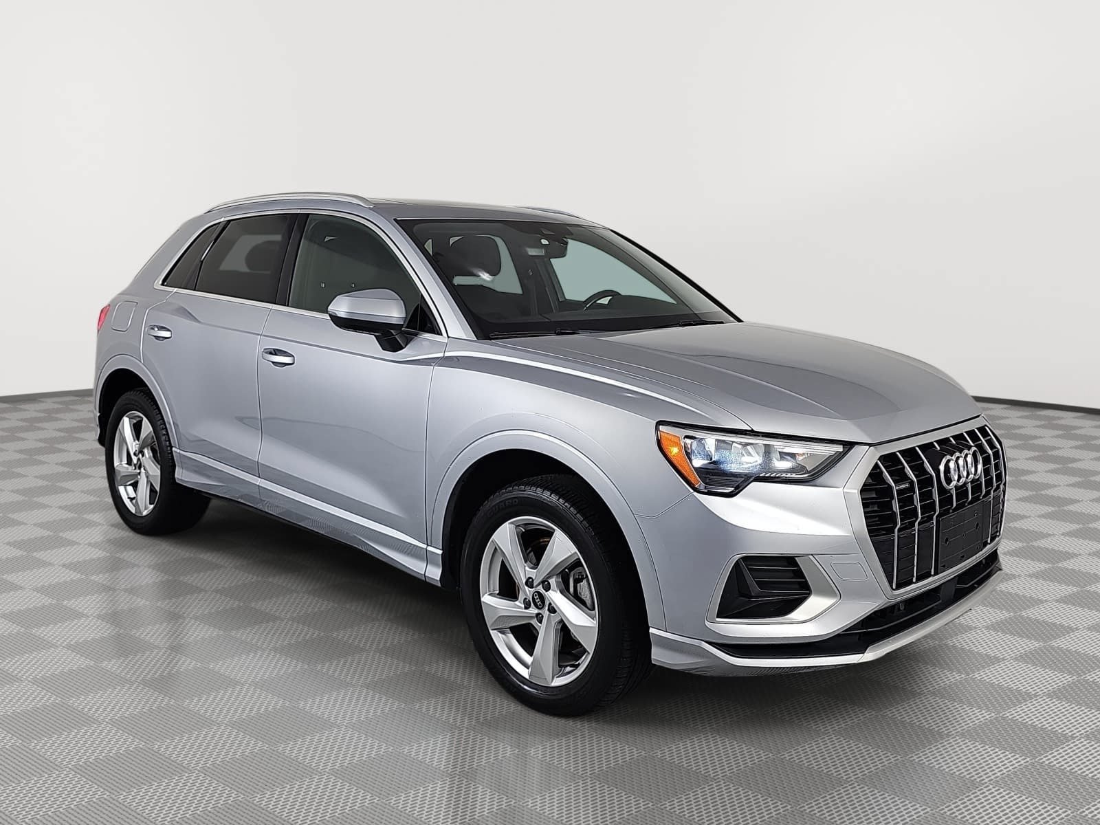 Used 2021 Audi Q3 2.0T Premium AWD/4WD image 2