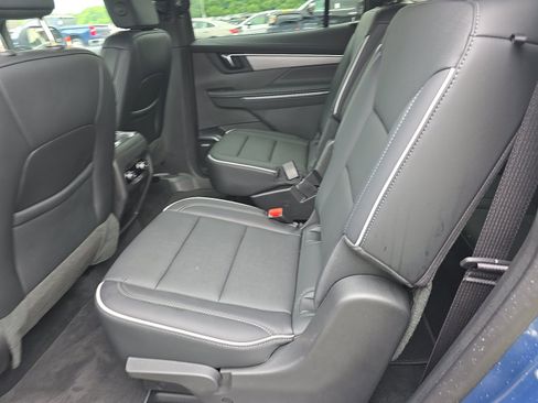 Used 2025 Buick Enclave Preferred FWD image 19