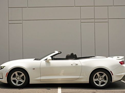 Used 2020 Chevrolet Camaro LT RWD image 38