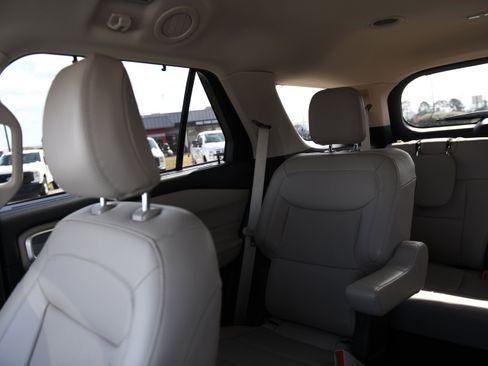 Used 2023 Ford Explorer Limited w/ Equipment Group 301A image 28