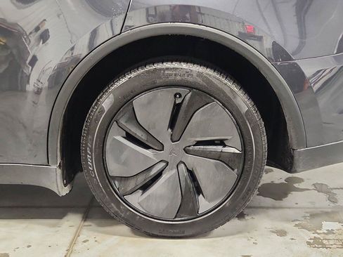 Used 2026 Tesla Model Y Long Range AWD/4WD image 32