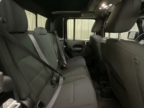 Used 2023 Jeep Gladiator Willys image 12
