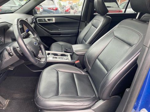 Used 2020 Ford Explorer XLT w/ Equipment Group 202A AWD/4WD image 9