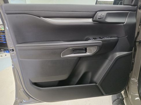 Used 2025 Ford Ranger Lariat w/ Black Appearance Package AWD/4WD image 18