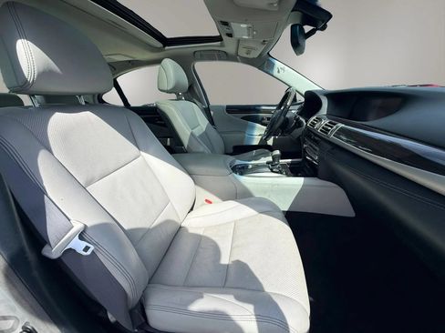 Used 2015 Lexus LS 460 w/ Comfort Package RWD image 17