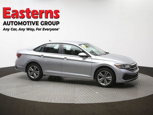 Used 2024 Volkswagen Jetta SE image 45